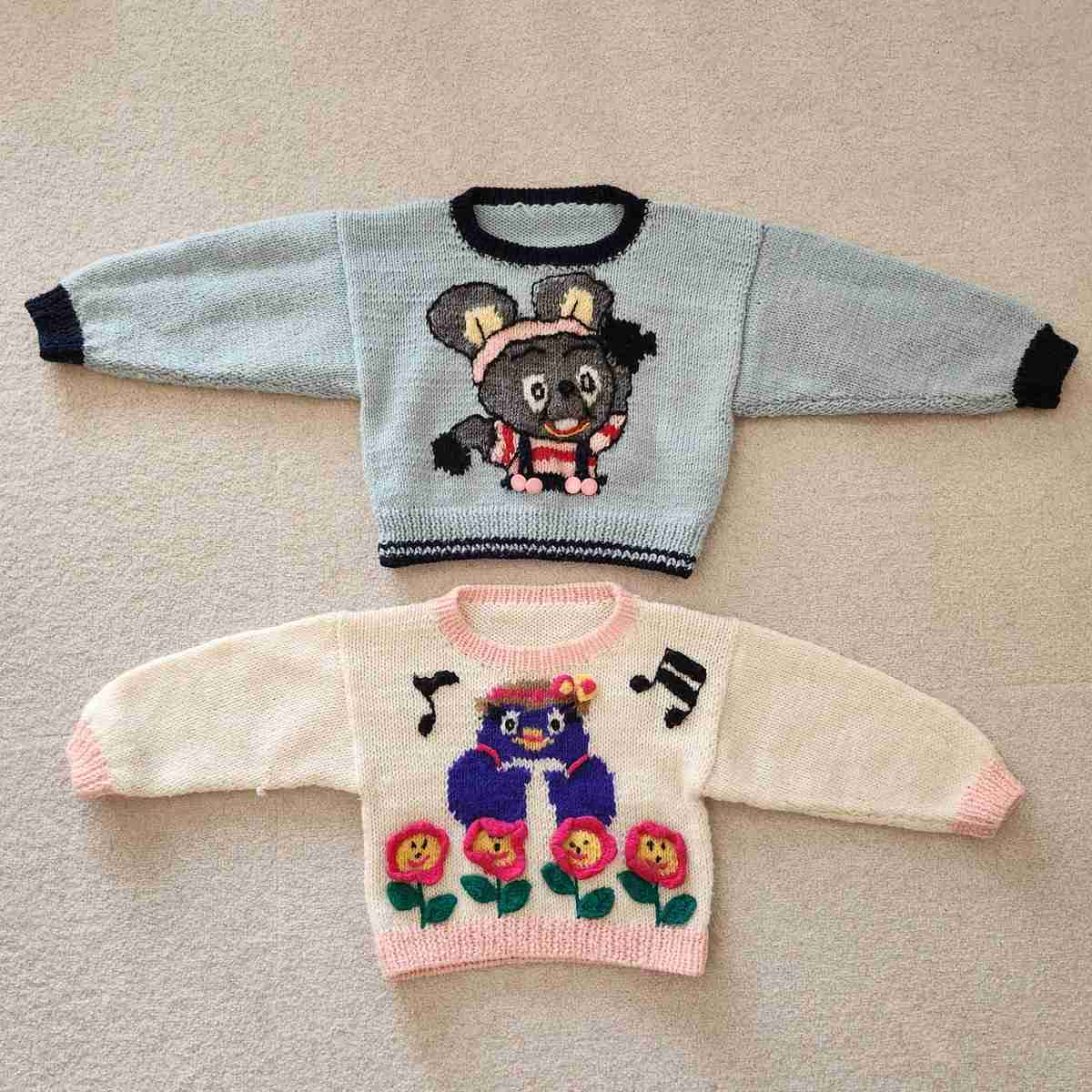 30年前祖母が編んでくれたセーターを、自分の子どもに着せてみたら…　エモさ爆発の光景に「可愛すぎて涙出た」「愛情が伝わるね」