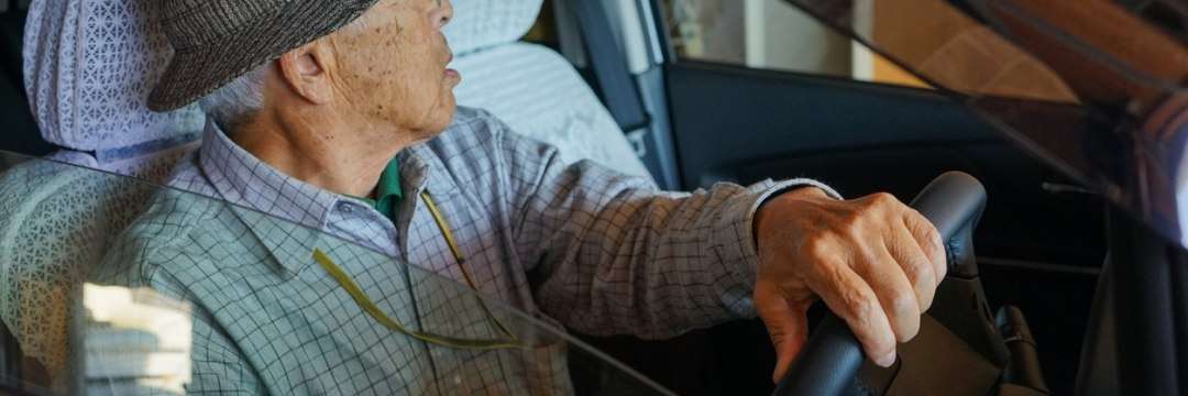 高齢者の「免許返納」はじつは年々減っていた！ 深刻化する高齢ドライバー問題の「シビアな現実」