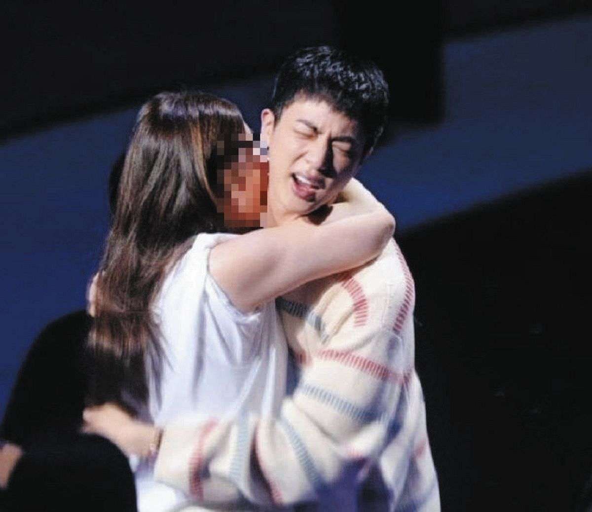 『BTS』JIN「ハグ会」で無理矢理キスした女性ファンに批判殺到　「セクハラ」「性暴力」と刑事告発の動きも
