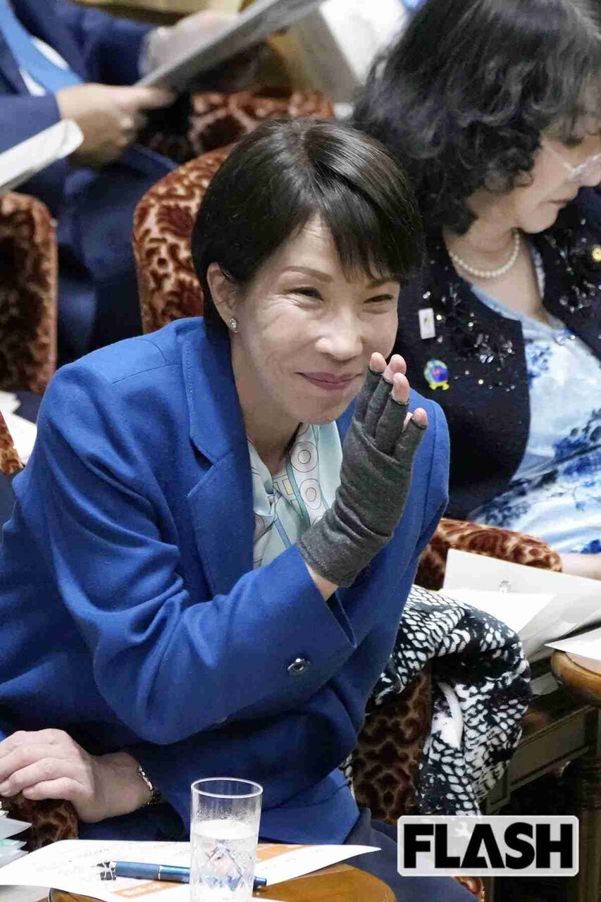 高市首相、YOSHIKIのブランケット愛用姿が中継に…木村拓哉、櫻井翔ファンも判明し芸能人に求められる“政治との距離”