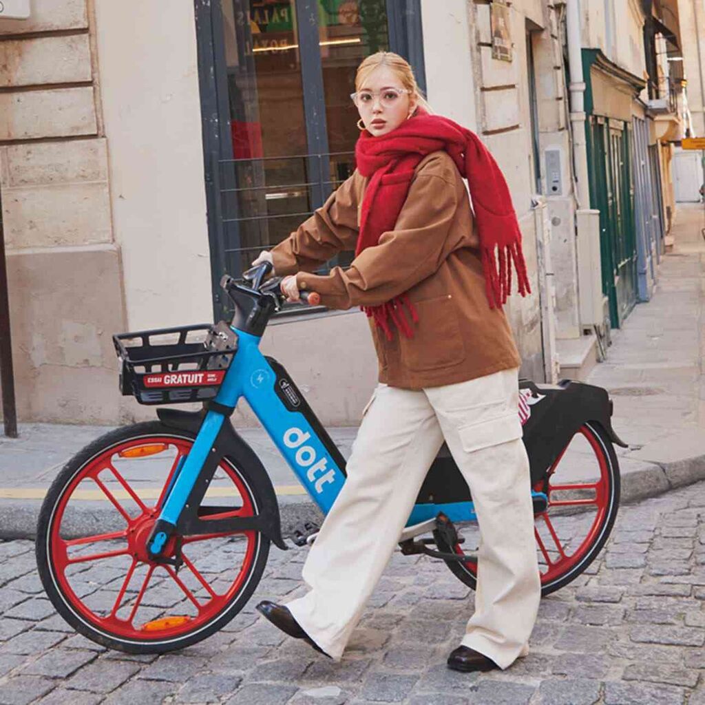 【藤田ニコル】パリに行って感じたことは？「人が優しくて、ファッションにも優しい街」