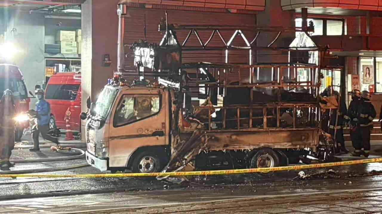 「車が燃えながら走っている」焼き芋の移動販売トラック そのまま消防署へ駆け込み消火活動　熊本市