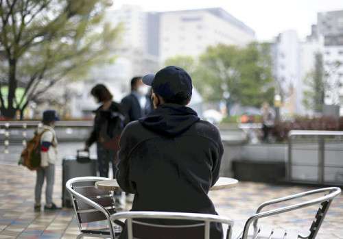 「闇の政府」陰謀論を信じ込む母、コロナワクチンも「絶対打たないで」