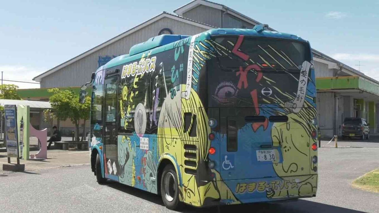 コミュニティバスの運転手が約15人乗車拒否　バス停に観光客とみられる約30人待ち…乗客定員は26人…運転手「市民優先」だと勘違いし15人だけを乗車させる