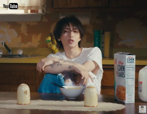 元キンプリ岩橋玄樹、イメージ一変のハード曲で“イカつい両腕”あらわに　「タトゥーが合わさってかっこいい」「可愛さ封印!?」