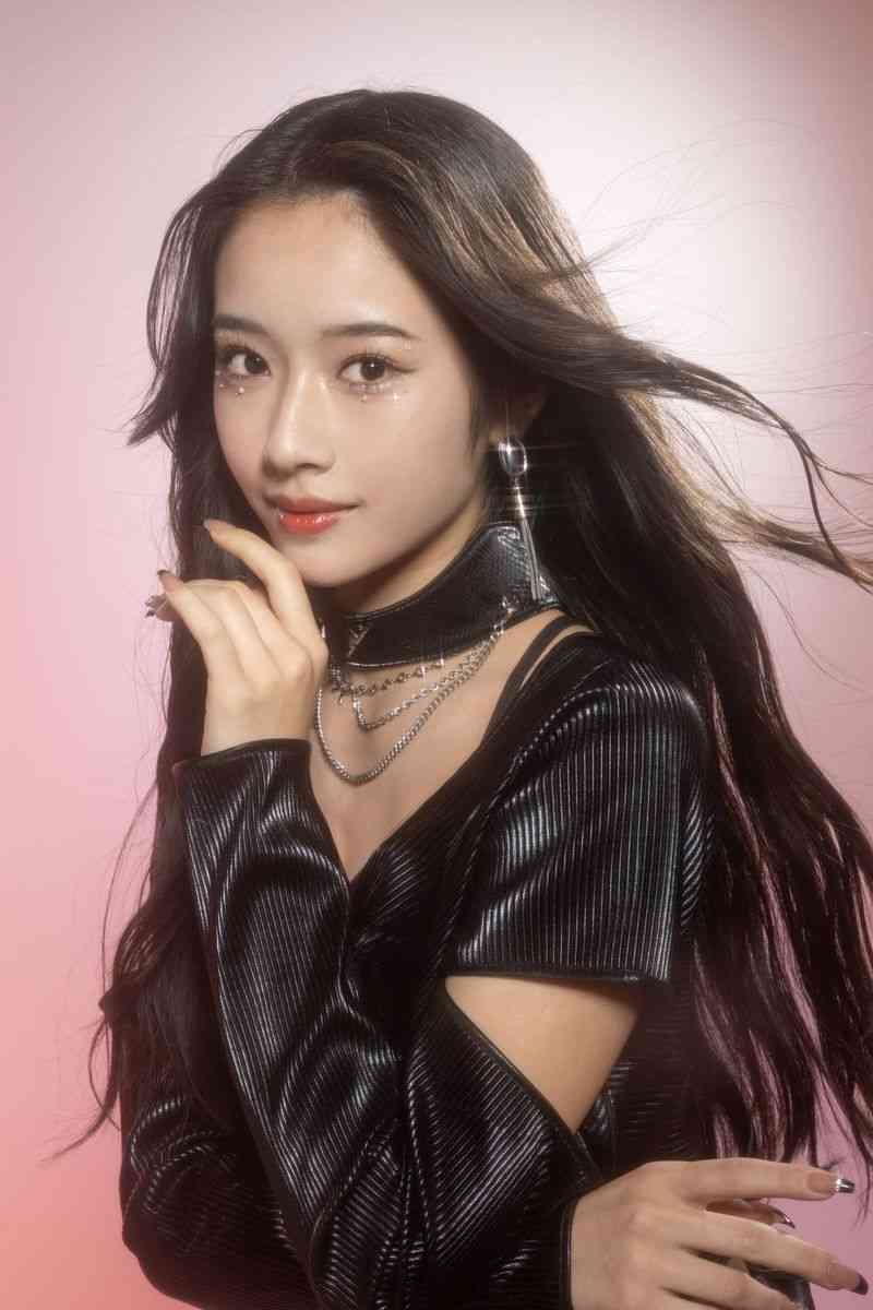 藤岡弘、次女・天翔天音、アーティストへの挑戦を表明　美脚で話題の8.5頭身スタイル