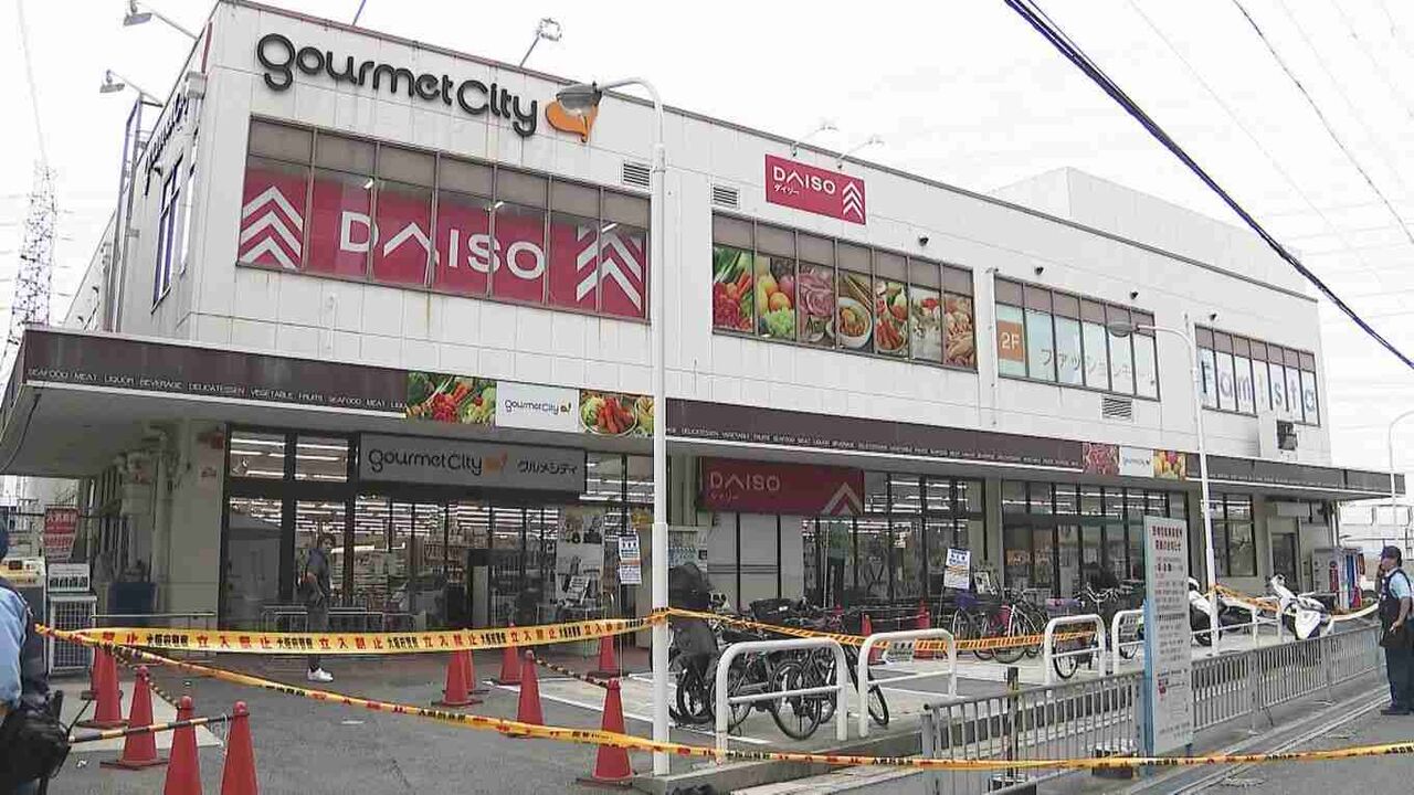 女性従業員は搬送先の病院で死亡　スーパーで従業員が刃物で刺された事件　「叫びながら近づいて刺した」80歳元夫を現行犯逮捕　大阪府大東市