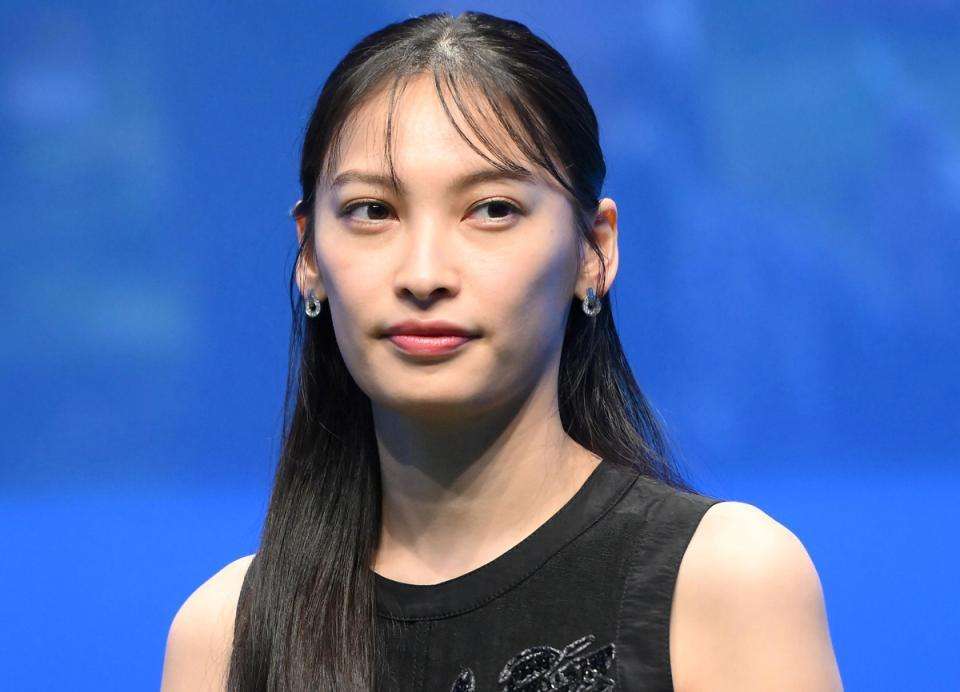 うわぉっ！大政絢のスパッツ姿にネット釘付け「脚の長さ…」「ス、ス、ス、スタイルが」リゾートコーデがエグいって！