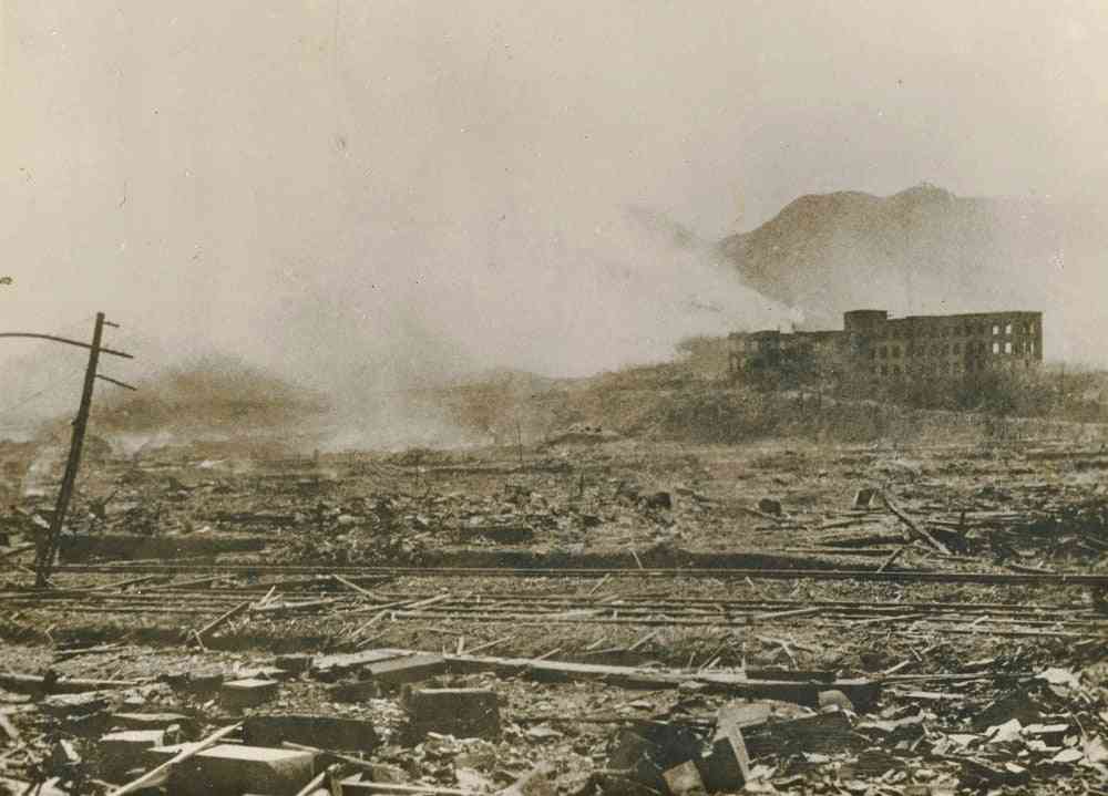 「原爆翌日の長崎」新たな写真、地面から煙立ち上る爆心地付近…山端庸介氏撮影か