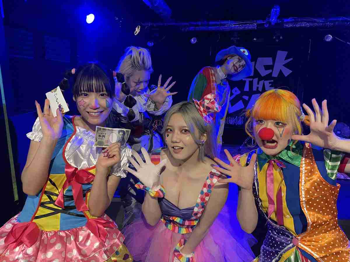 女性アイドル、ファンに洗剤飲ませる動画が炎上「イジメ」「危険すぎ」公開後に即削除