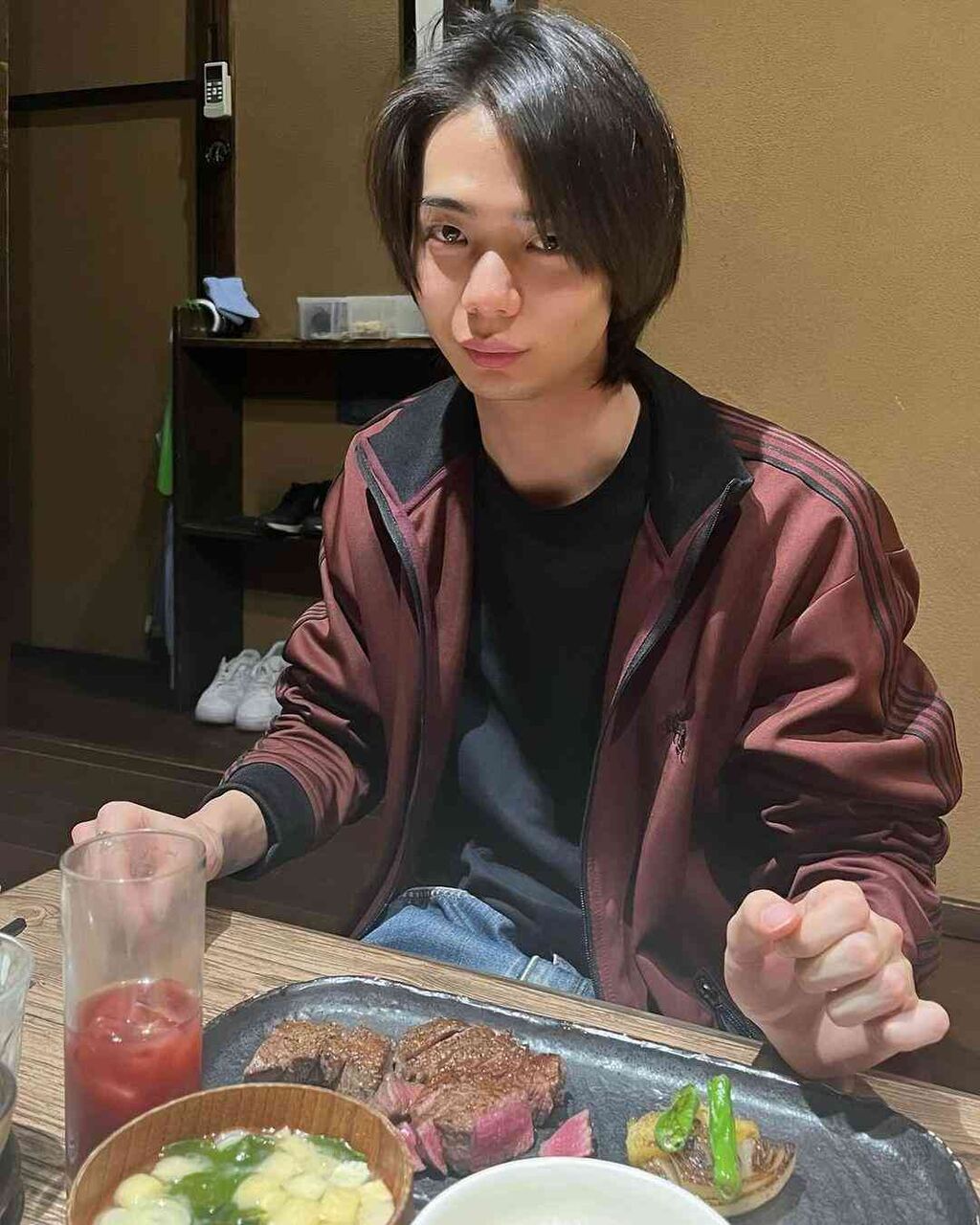 前田典子、24歳モデルの息子が「イケメン」と話題 家族で誕生日祝福「どんどんイケメンに成長」「凄く立派に」