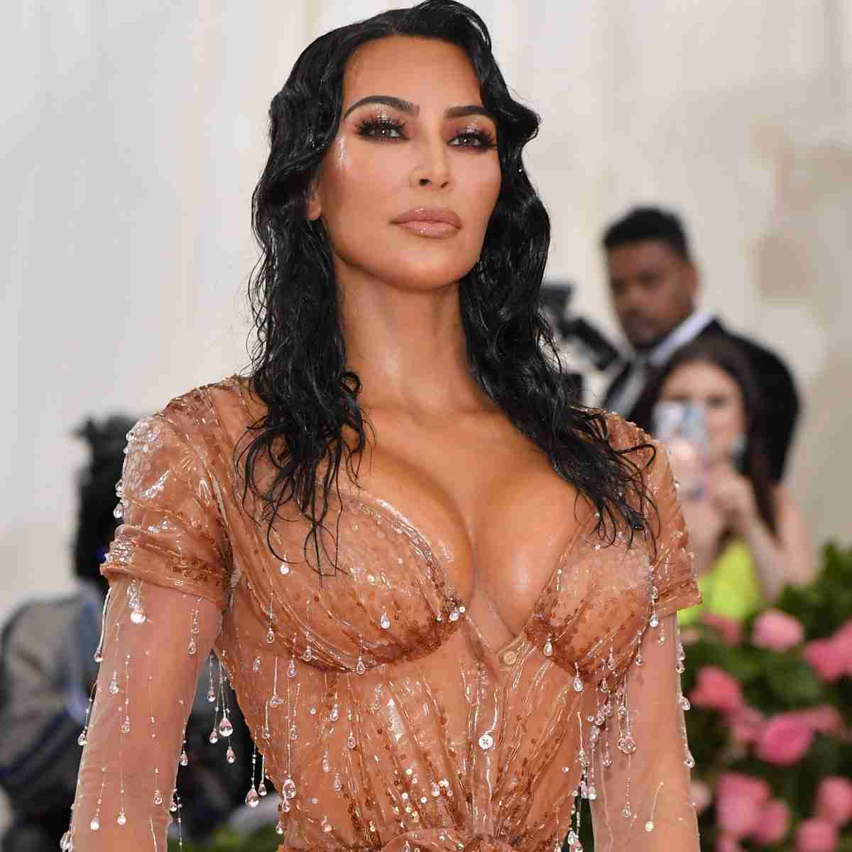 “ほぼ裸”なボディコン、全身透けたドレス…開催目前！ モードの祭典の歴代“衝撃ルック”を振り返る