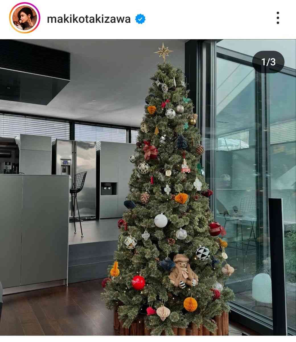 滝沢眞規子「もう飾りました」自宅の巨大クリスマスツリーがすごい！「かわいい」「ステキな飾り付け」