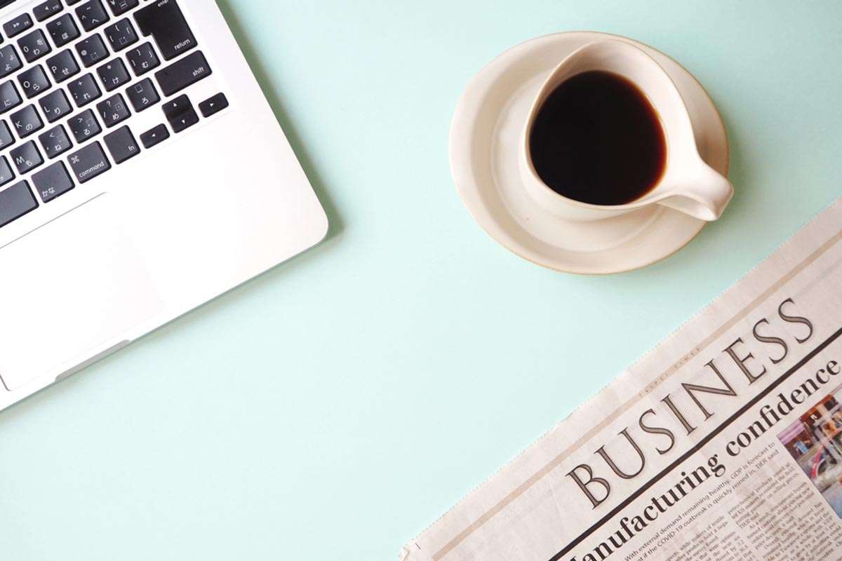 スタバでMacを開く＝ヤバいやつ【スタバに生息する“Mac民”】批判されるワケ…世間の声はいかに