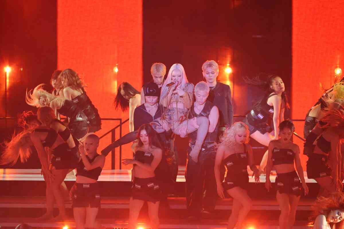 ＮＨＫ出て大丈夫？ｗ「限界攻めてる」ちゃんみなの紅白に騒然「ボス感最高」「腰抜かさなかった？」衣装は独特レディー・ガガ風