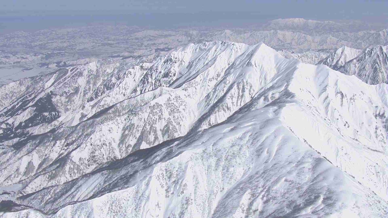 「いけると思った」八海山スキー場で再び遭難者…東京都の20代男性がコース外滑走で一時遭難　大雪の夜に11人の捜索隊が男性を救助　新潟・南魚沼市