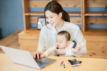 「子どもを産む予定はない」働く女性の半数以上に。政府の少子化対策に約7割が「期待していない」