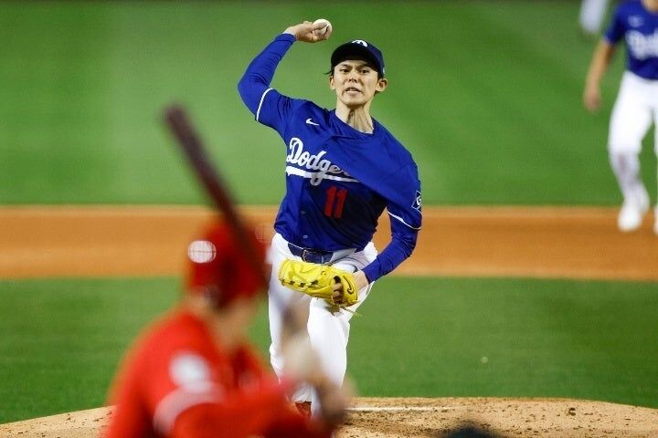 「佐々木朗希の才能は狂気の沙汰だ」MLBが震撼した“令和の怪物”のOP戦初登板。最速160キロの鮮烈デビューに衝撃「えげつないだろ…」