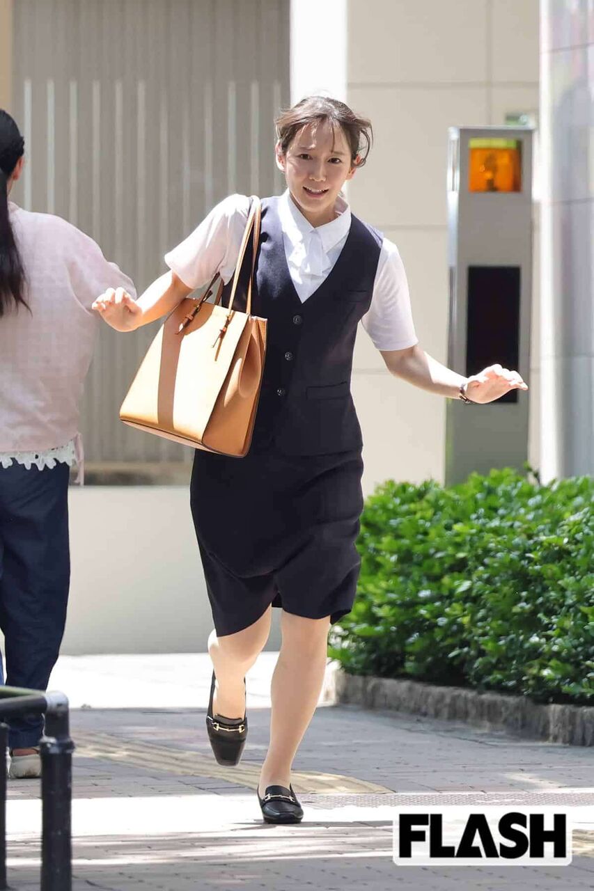 吉岡里帆、汗だく猛ダッシュ姿をキャッチ！ 事務所トラブル乗り越え、現場では “謙虚すぎる” と高評価