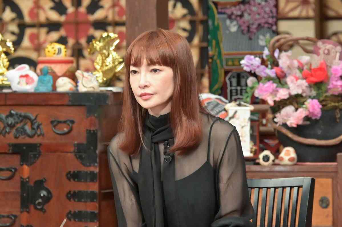 りょう、50歳　透け感黒ドレスのママが別格美貌「何歳になっても可愛い」「綺麗だ」　強面パンク夫の弁当本で爆笑反論