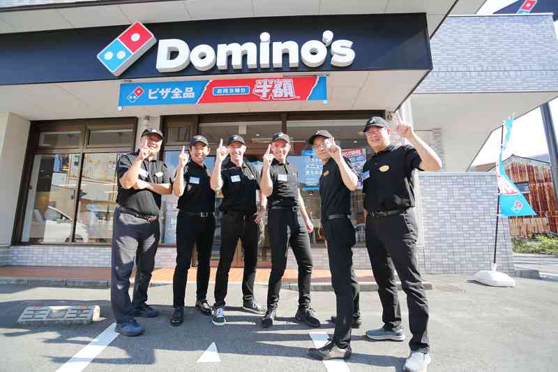 ドミノ・ピザ、クルーを休ませるため執行役員が現場に出て売上3倍　偉い人がガチで調理や接客に臨む姿に反響