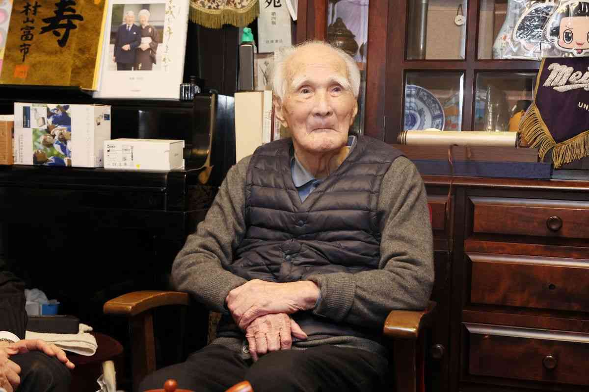 まもなく100歳の村山富市元首相…眉毛は健在！　ビートたけしさんの兄・北野大さんなどかけつけお祝い