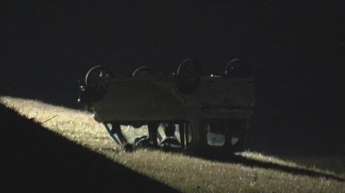 「車が土手に落ちた」定員超える5人が乗っていた軽乗用車が河川敷に転落　17歳少女が死亡　10代男女4人けが