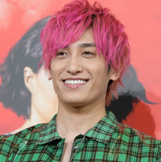 【画像】EXITの兼近のTwitterアイコンワンピースのコビーになっててワロタｗｗｗｗｗｗｗｗｗ