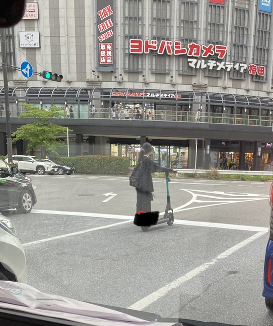 【画像】女さん「赤信号だ、止まるか」→結果ｗｗｗｗｗｗ