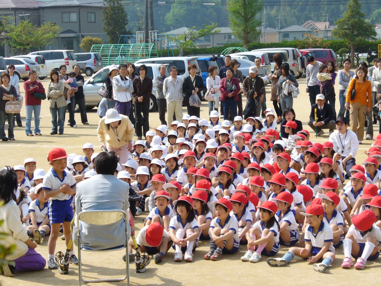 姫路市立中寺小学校で講演 両足義足でマラソンに挑戦