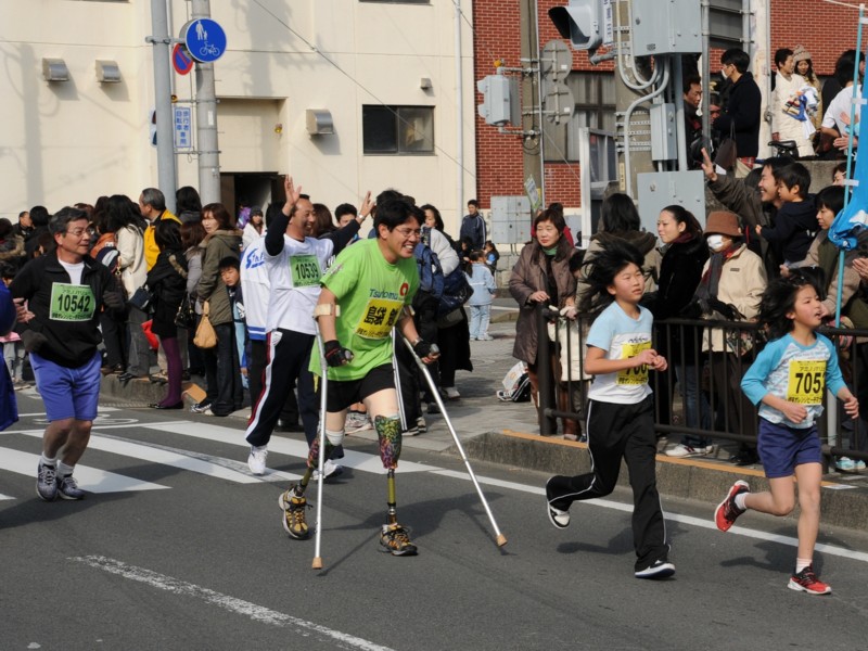 オレンジビーチマラソンに参加 両足義足でマラソンに挑戦 オレンジビーチマラソンに参加 両足義足でマラソンに挑戦
