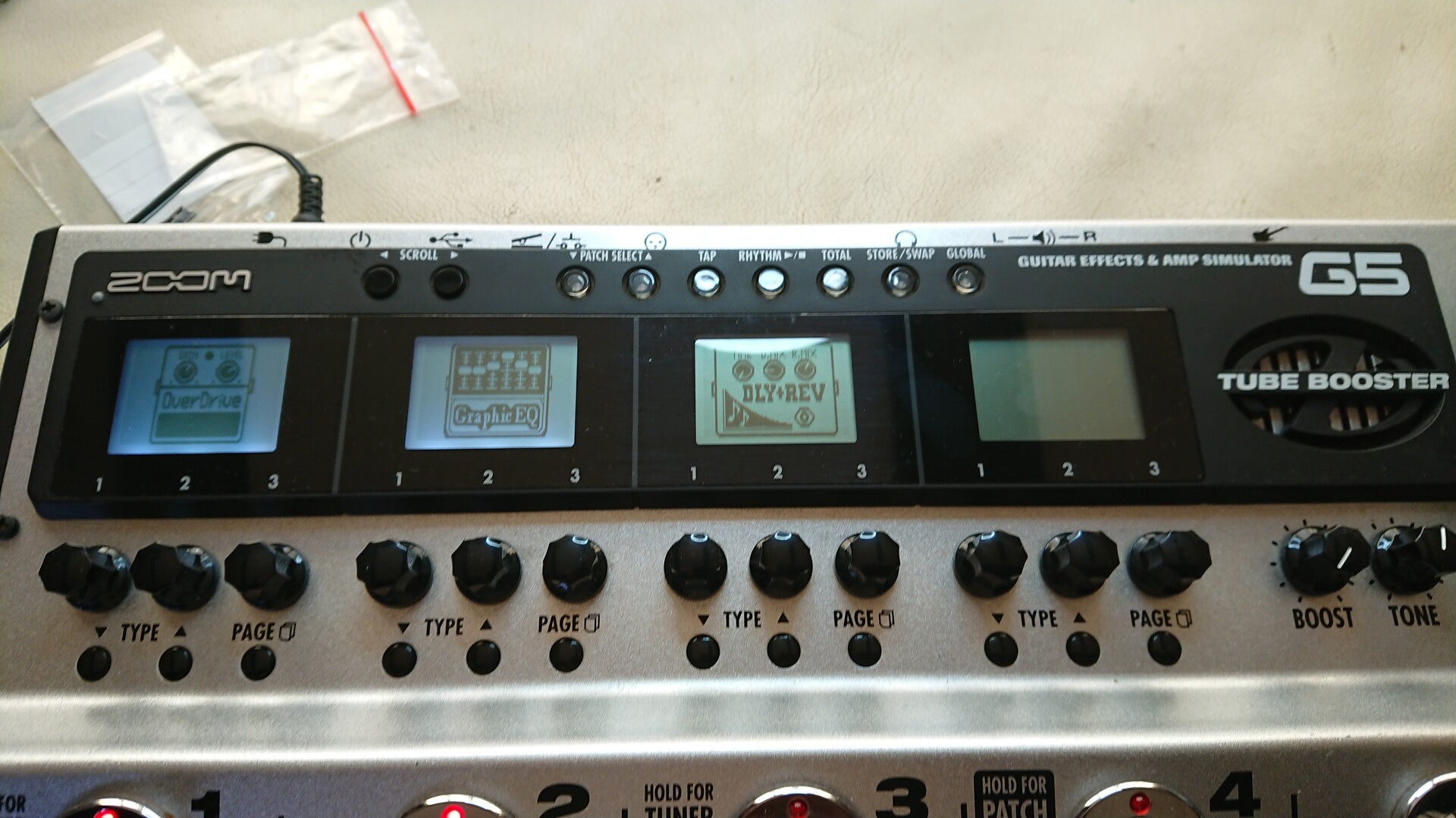 ZOOM G5 デジタルエフェクター、状態良好 Amazon.co.jp: Zoom G5 Guitar Effects and Amp Simulator Pedal