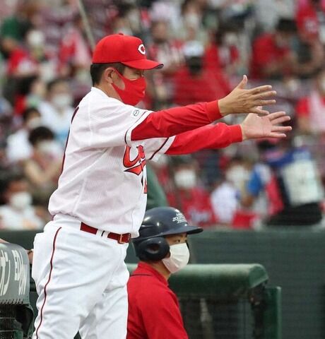 カープ佐々岡監督　7回中崎起用は「1点の勝負なので、これ以上やれないということで投げさせた」　九里は今後先発か救援かは「それはまだ分からない」