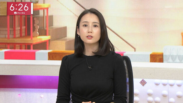 森川夕貴アナ　黒い胸元強調衣装！！