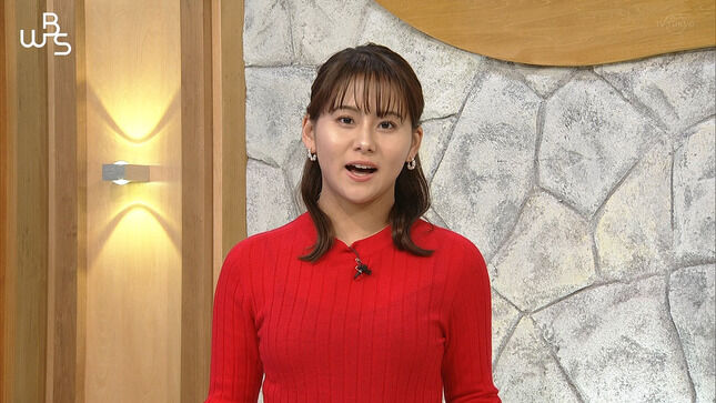 テレ東新人・藤井由依アナ　ニットがピタピタで透ける！！