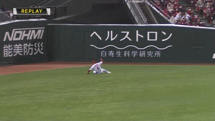 カープ鈴木誠也、レーザービームで佐藤輝明の進塁阻止！