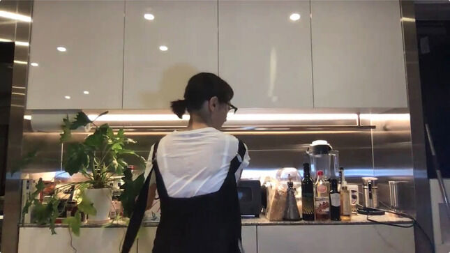 望月理恵アナ　ブラ透け過ぎ！！【GIF動画あり】