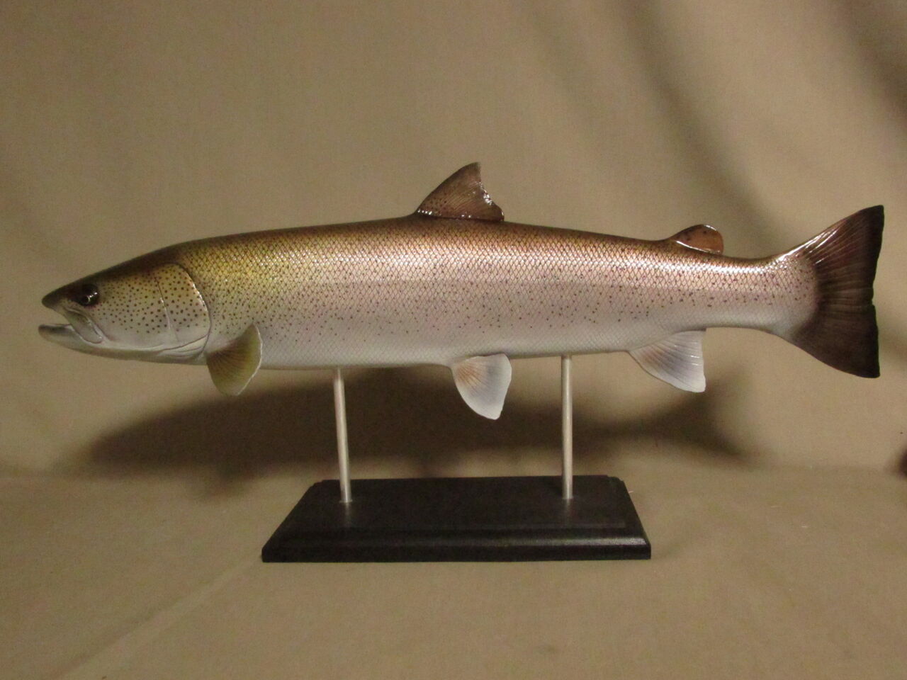 【美品】46cm イトウ(樹脂製)fish craft REAL製作 美品】46cm イトウ(樹脂製)fish craft REAL製作 - 彫刻・オブジェ