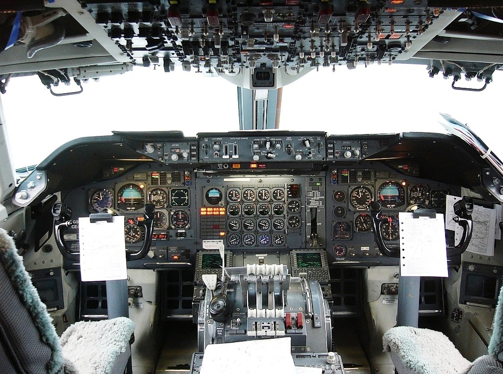B747 JAL? 機長席側のコックピットの窓激レア超貴重b747-200？