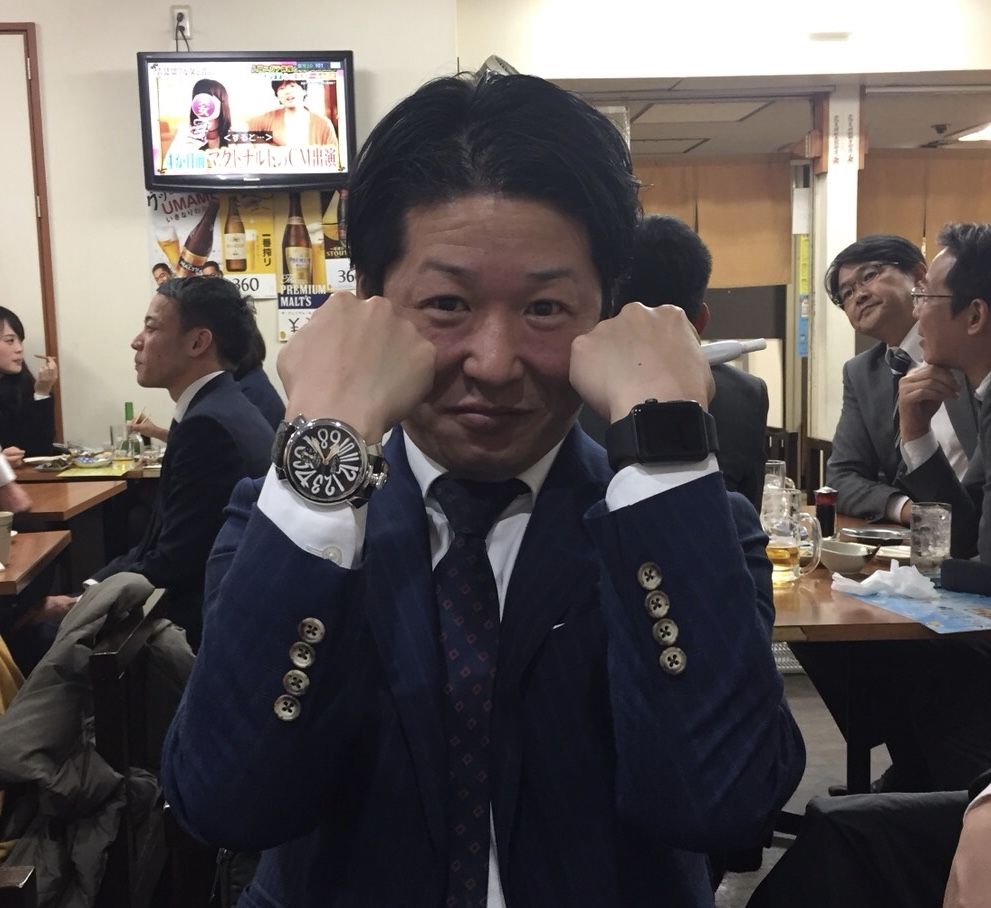 腕組みポーズ ミナミで働く行政書士松下淳一のブログ