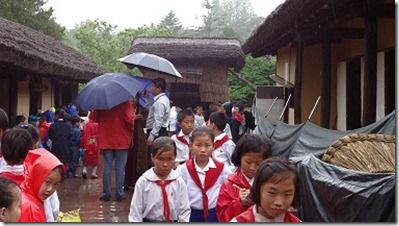 旅が仕事 世界一周blog 北朝鮮 平壌の地下鉄 金日成の育った家と北朝鮮の凱旋門 平壌観光後編 バックパッカー男一人旅女 旅ラジオ世界番組制作 旅が仕事 世界一周blog 北朝鮮 平壌の地下鉄 金日成の育った家と北朝鮮の凱旋門 平壌観光後編 バックパッカー男一人旅女 旅ラジオ世界番組制作