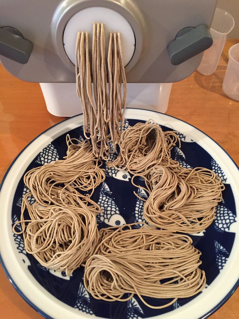 ヌードルメーカーでの製麺、三度目の正直。グルテンフリーな十割蕎麦できました！ グルテンフリー生活もっとおいしく＆たのしく『グルフリ』