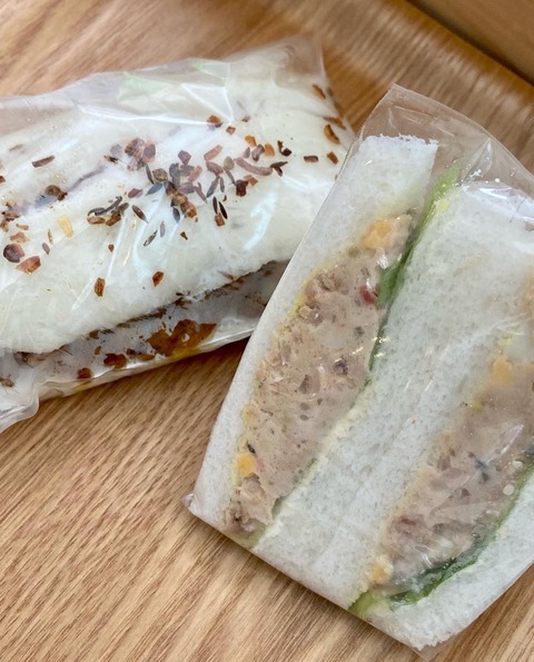 B490F094-8242-4D7E-BA87-8B2781A71938