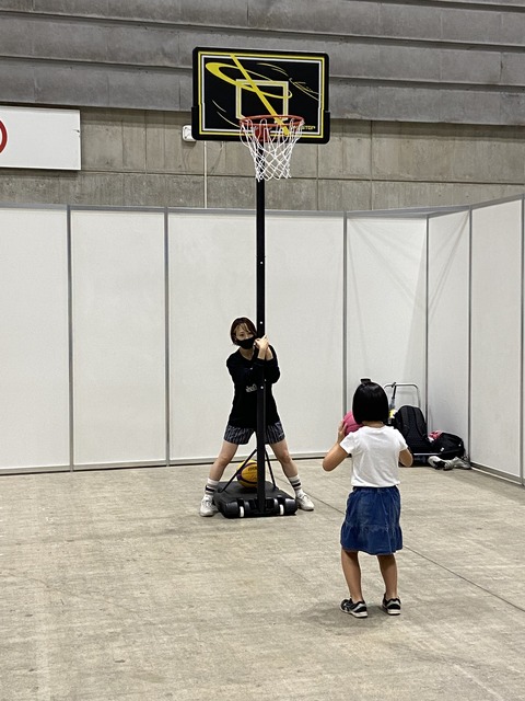 943C3516-5F05-4EBB-B943-3474E423F1EC