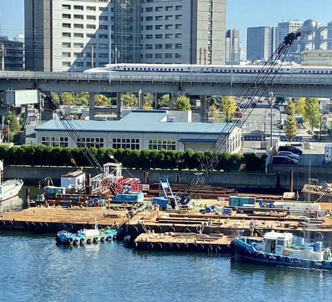 51268CA2-1487-404C-893E-EC7ECC5085AA