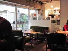Roman_Records_cafe_02