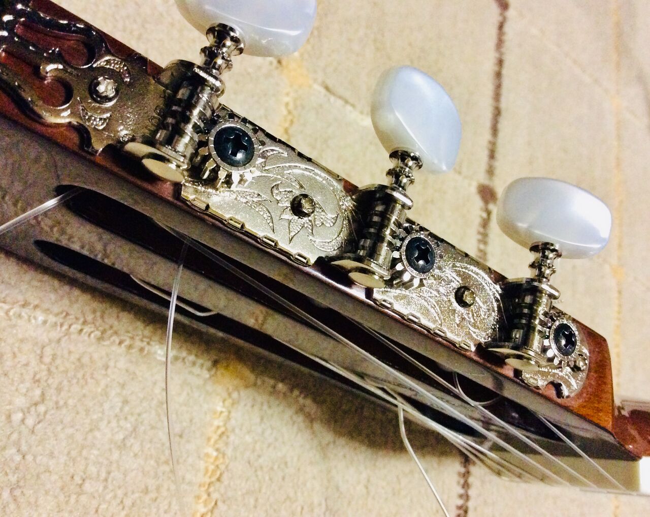 ギターのペグ 弦巻き 交換で音質は変わるか わかりやすいギター初心者講座 ギターのノウハウ教えちゃおweblog Vlog