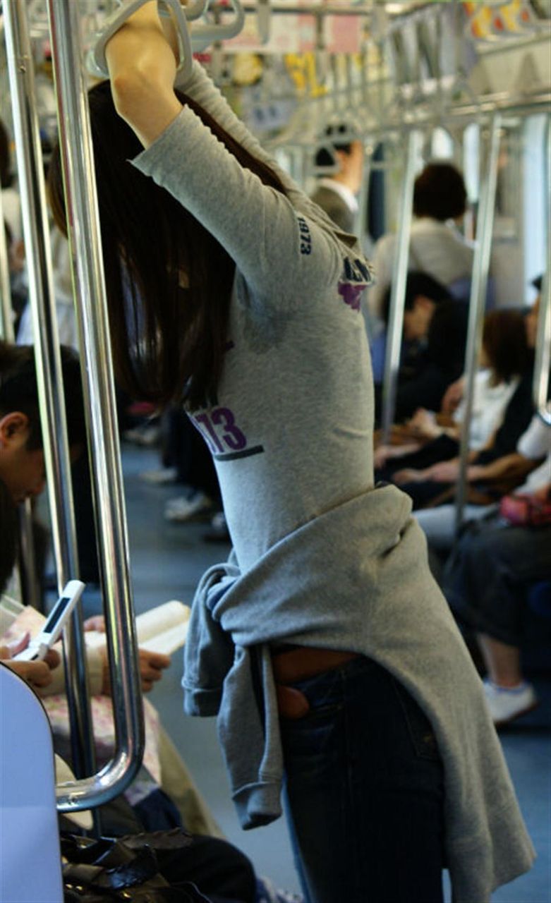 わき 電車で隣の女がめっちゃ汗くさいんやが 画像あり Gの旋律