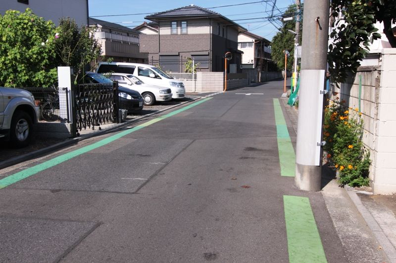 住宅街道路にあるグリーンベルト 歩行者優先でもっと幅を広くすべき 武蔵野市議 川名ゆうじ Blog