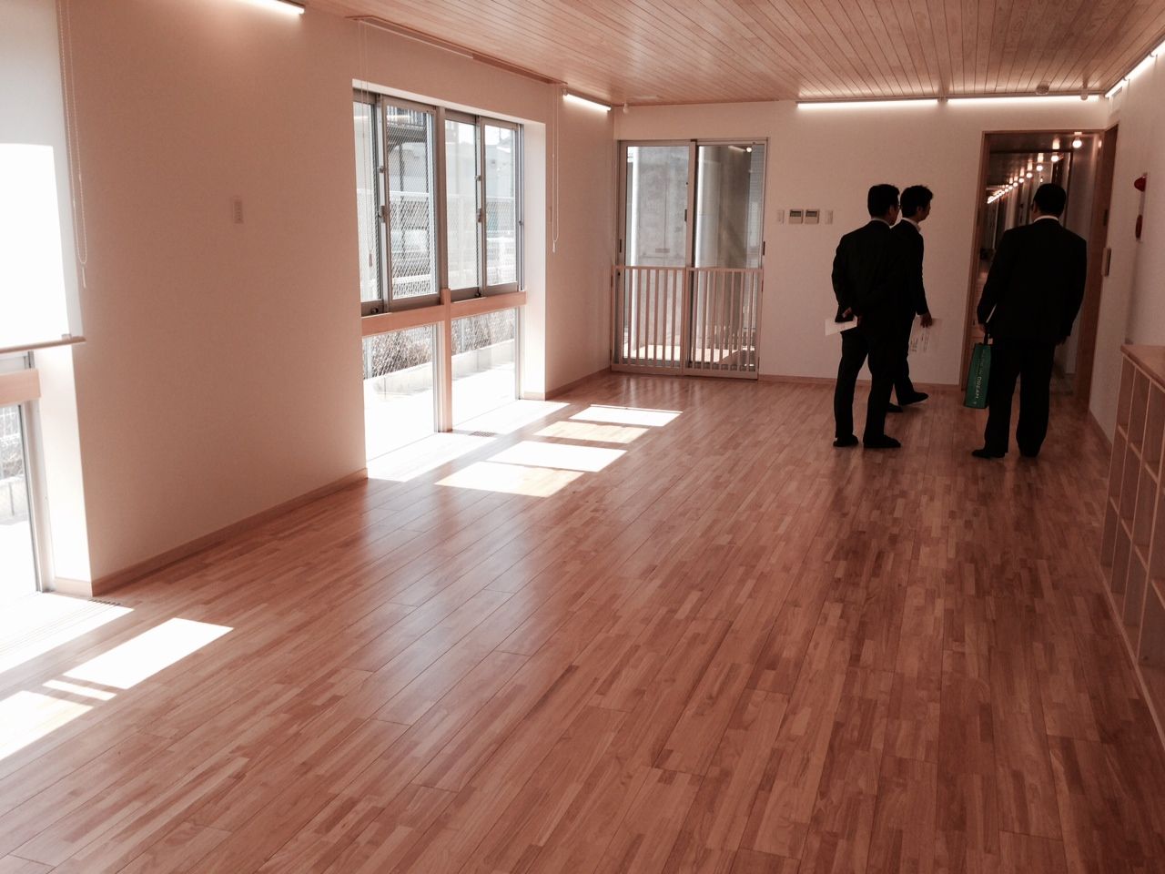 武蔵境西の鉄道高架下保育所 グローバルキッズ武蔵境園を見てきた : 武蔵野市議 川名ゆうじ blog